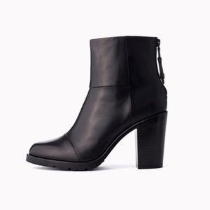 Rag & Bone Classic Black Booties!